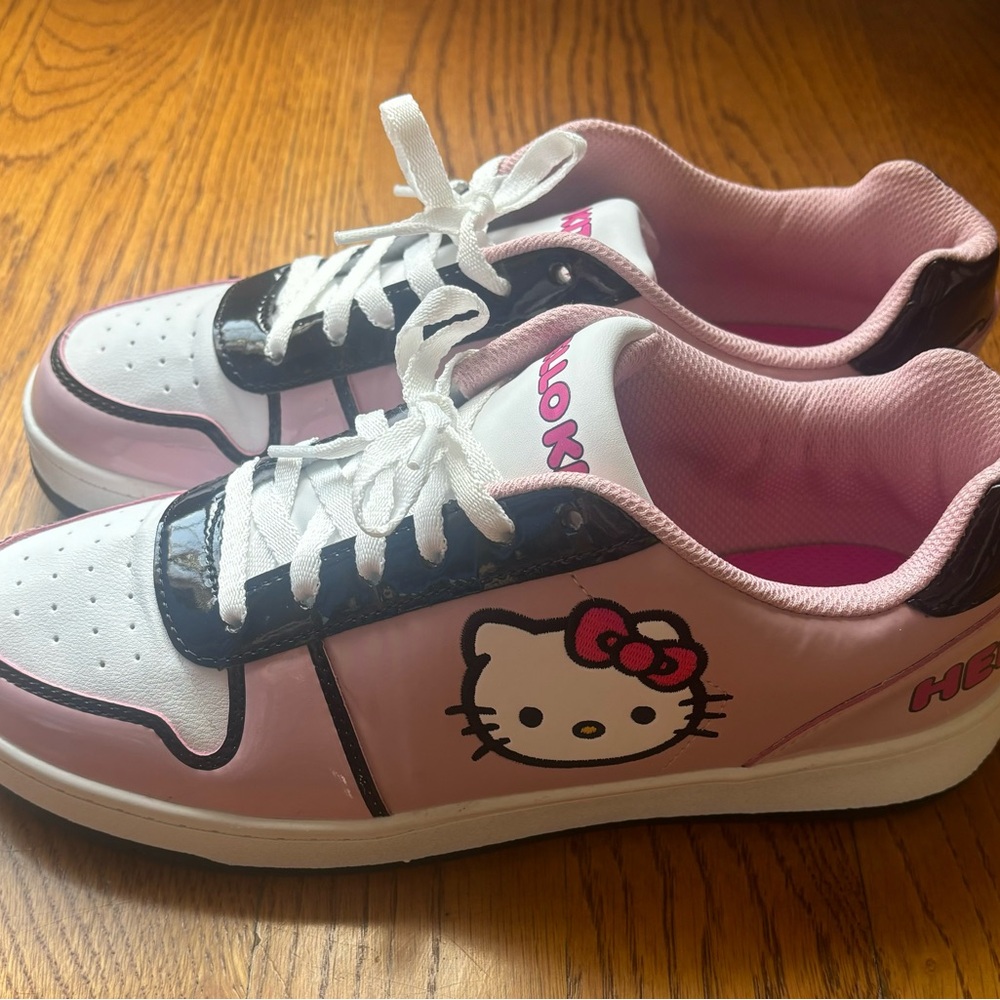 Hello Kitty By Sanrio Pink, Black & White Casual Court Sneakers Women’s Size 10 - Picture 2 of 14